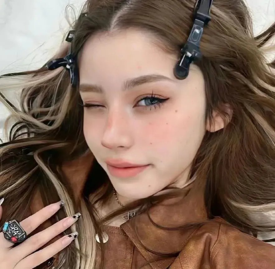 夜色中的她 海报